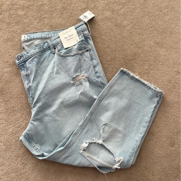 NWT Abercrombie & Fitch The Mom High Rise Distressed Jeans 36 - Picture 1 of 14